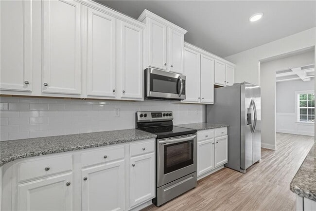 Photo - 33 N Village Cir