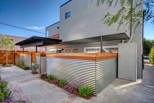 Photo - 1543 Stanford St