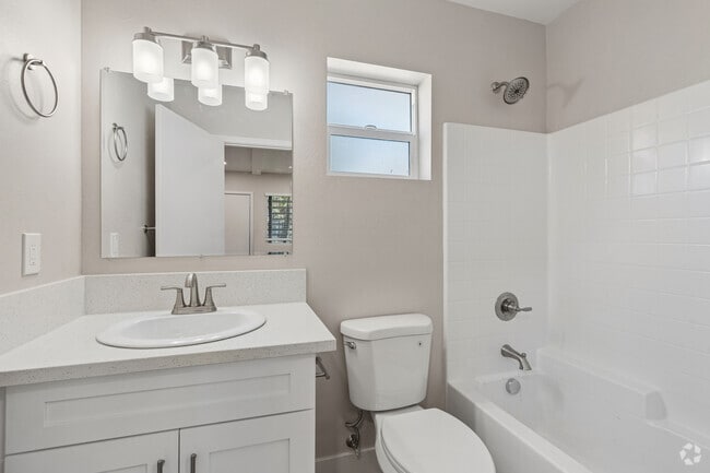 2BR, 2BA - 950SF - Second Bathroom