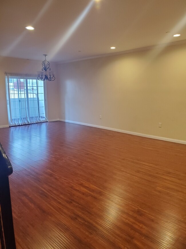 14639 Sylvan St Unidad 2