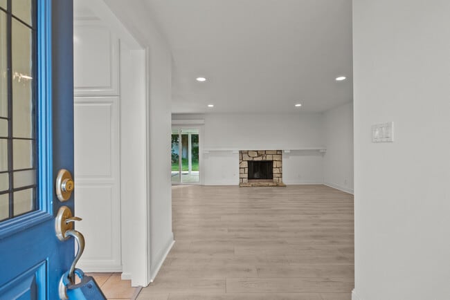 Building Photo - 2248 Drayton Ave Rental