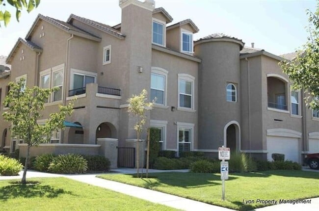 Building Photo - Cozy Condo nestled in Syrah at Natomas!