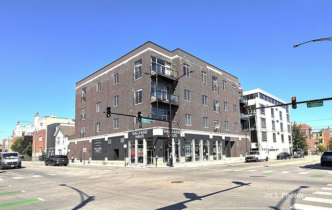 Building Photo - 500 N Damen Ave Rental
