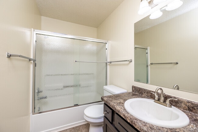 2BR, 2BA - 850 SF