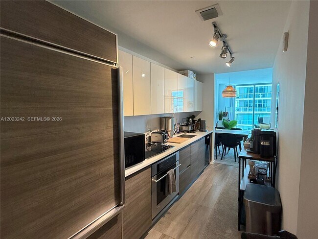 Building Photo - 1100 S Miami Ave Unit 3005