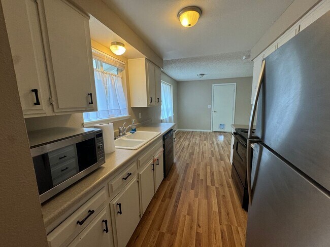 Photo - Myrtle Creek 3 bedroom home with 1 car garage