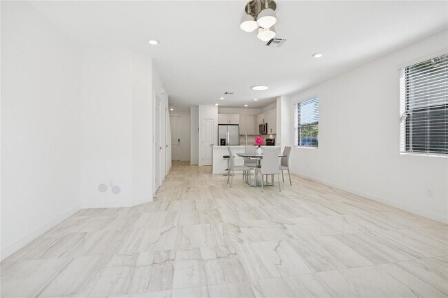 Photo - 180 SE 5th Ct