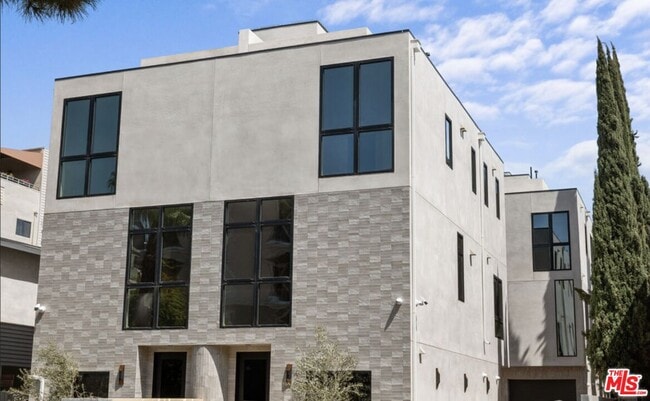 Photo - 428 Arnaz Dr