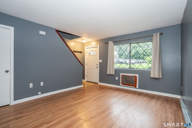 Photo - 2 Craftwood Rd Unit 25