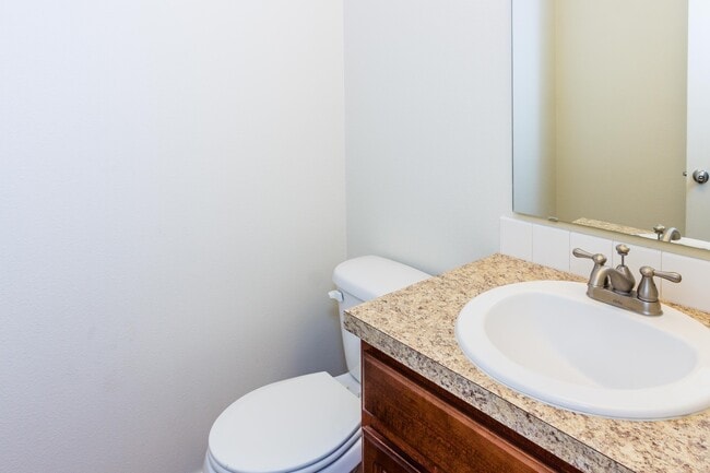 Photo - 3 bedroom 2.5 Bath with Fenced Back Yard - Pet Friendly