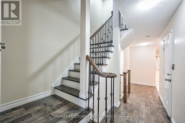 Photo - 455 Apache Ct