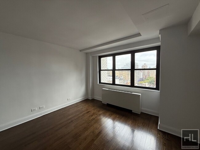 Photo - E 16 ST Unidad 16A