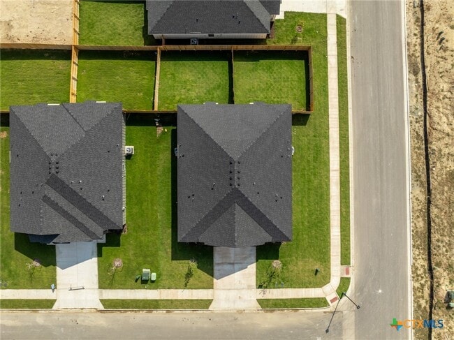 Building Photo - 3800 Hickory Dr Unit B