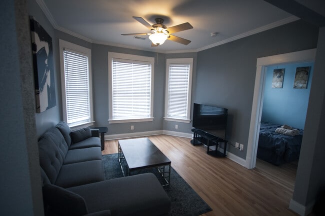 Photo - 3927 N Whipple St Apartment Unit 2