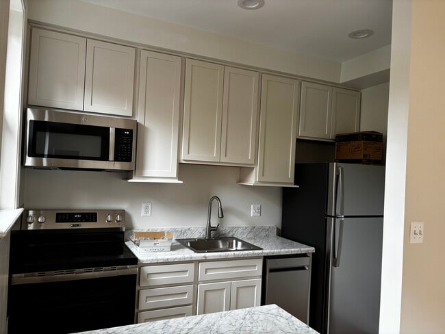 1447 Chapin St NW Unit 202
