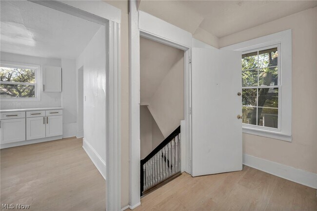 Photo - 2049 W 85th St Unidad UP
