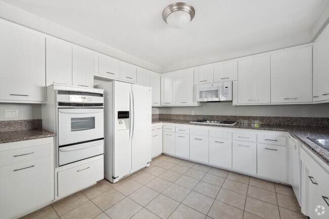 1BR, 1BA -1040SF