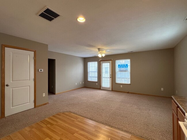 Photo - 1104 Flagstone Ln