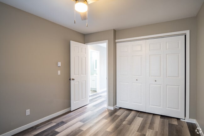 2BR, 1BA - 825 SF - The LUX of Saginaw Apartments