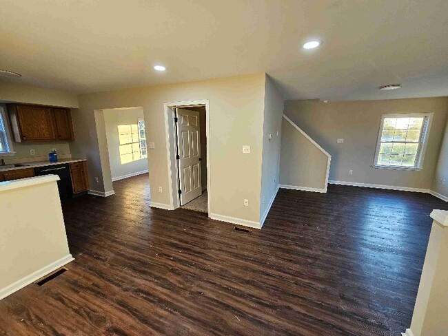 Photo - 14 E 8th St