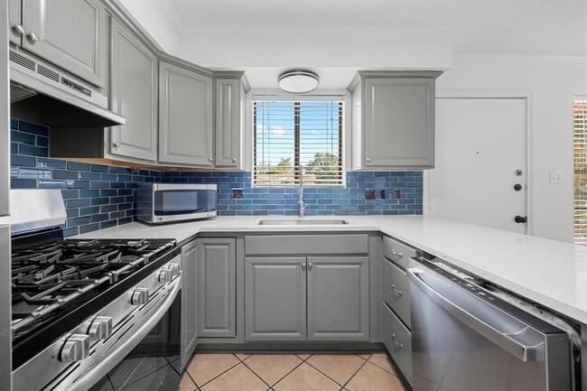 Building Photo - 204 Northwest Dr Unit A Rental