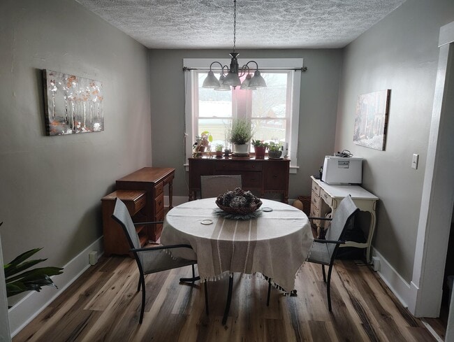 Photo - 755 Napier Ave