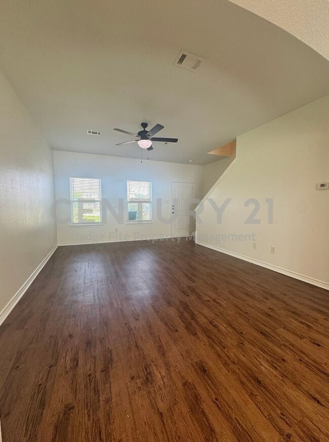 Photo - Charming, 2-Story 3/2.5/1 Duplex Ready For Move-In!