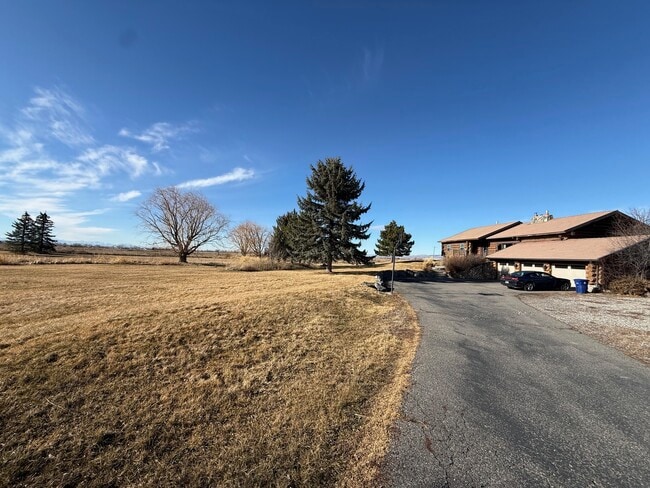 545 Coulee Dr