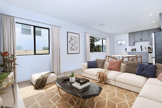 Building Photo - 3412 Bellevue Ave Unit 3412 1/2