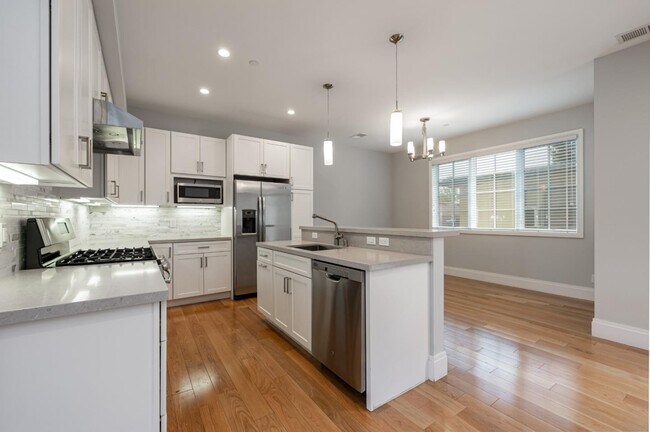 Photo - 436 Laurel St