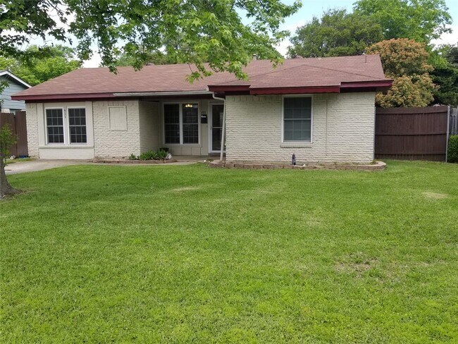 Photo - 611 Fairview Dr