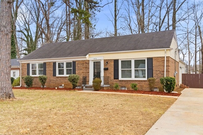 Building Photo - Beautiful, updated 3-bedroom, 2-bathroom brick ranch home in High Point with Fenced in yard