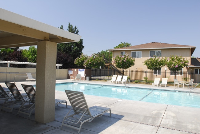 Building Photo - Whispering Woods Rental