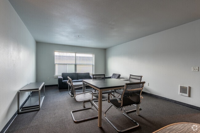 3BR, 2BA - 1,081SF - Living Room