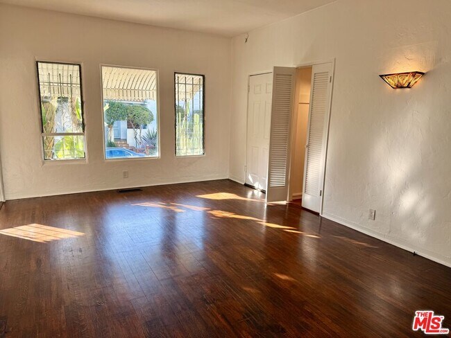 Photo - 2166 Beachwood Terrace