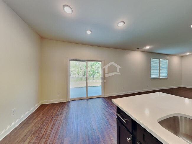 Photo - 180 Pecan Dr