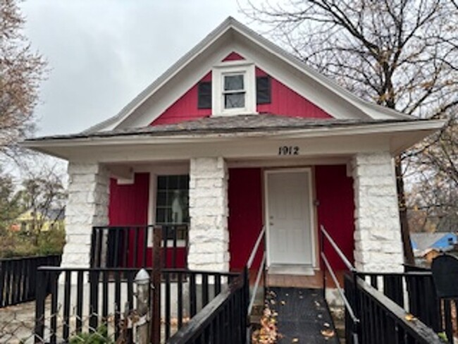 HUGE 4 BEDROOM READY NOW! KANSAS CITY! - HUGE 4 BEDROOM READY NOW! KANSAS CITY! Casa