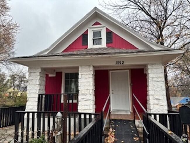 Building Photo - HUGE 4 BEDROOM READY NOW! KANSAS CITY! Rental