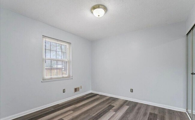 Photo - Updated Hillview Home! 3BR/2BA with Basement!