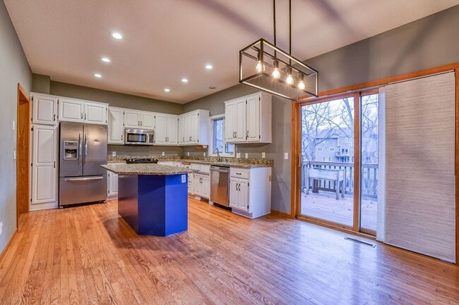 Photo - 7123 Yorktown Ln N