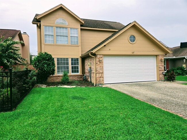 Photo - 1015 Green Meadow St