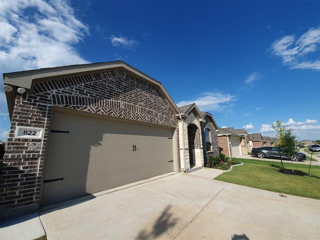 Photo - 822 Spruce Ln