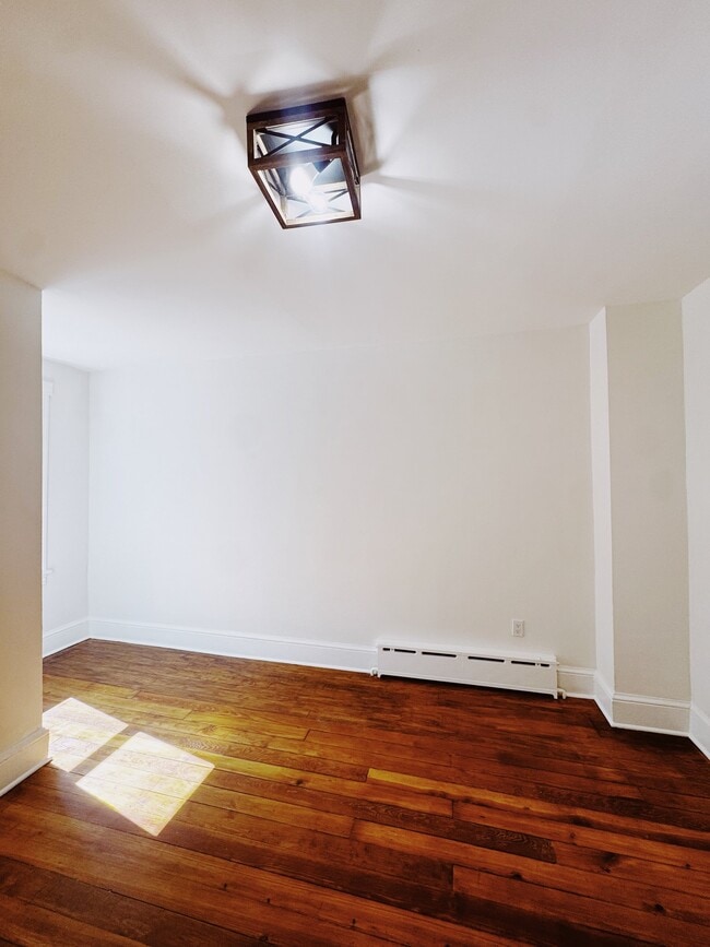 Photo - 649 S Queen St