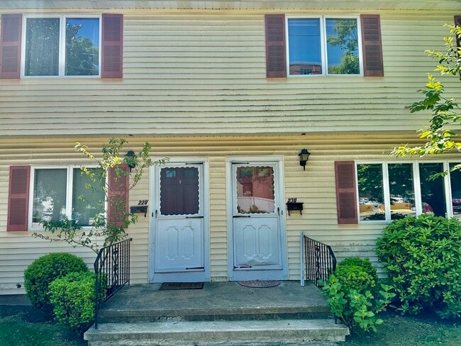 Photo - 230 Summer St