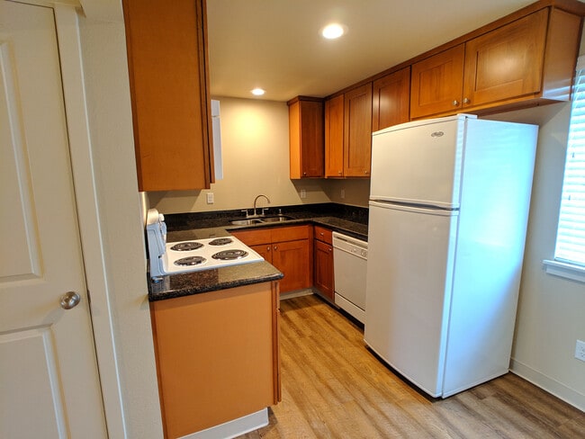 Kitchen w/ Dishwasher - 3318 S Chandler St