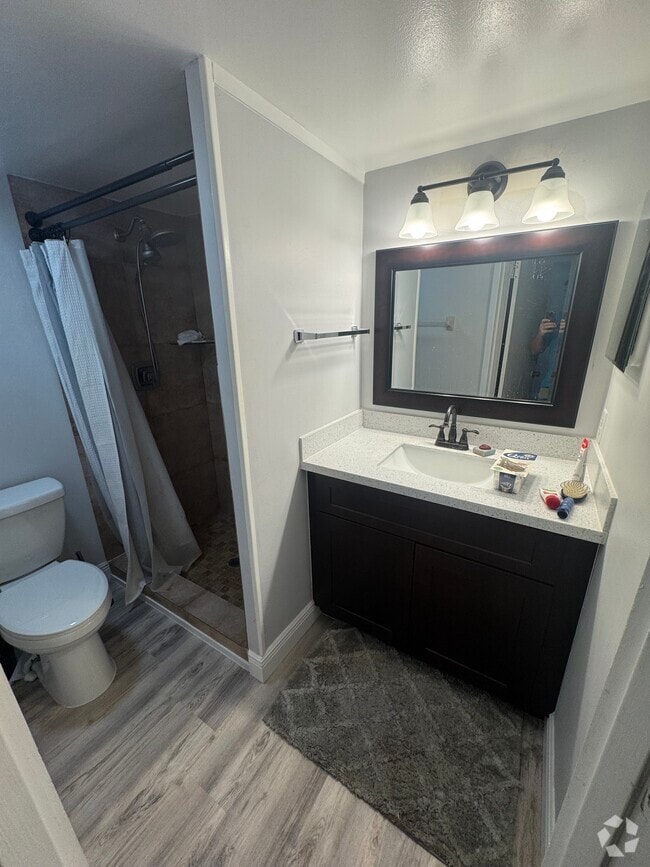 Building Photo - 150 Pineview Rd Unit 2 bed 2 bath Rental