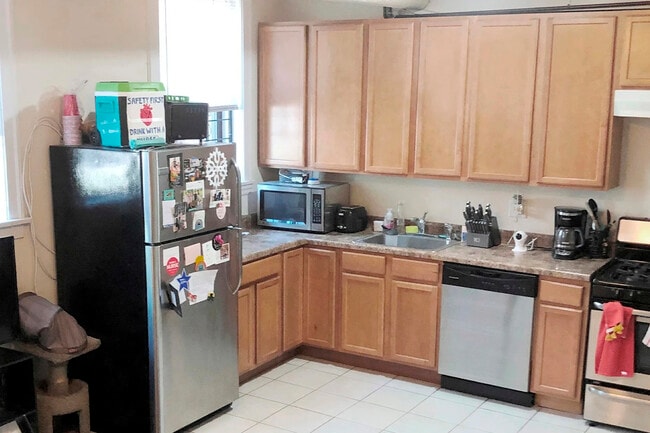 Photo - 3321 N Lakewood Ave Unit 3325-Garden