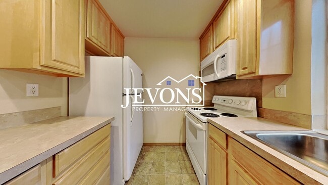 Building Photo - 3018 S 43rd St Unit B