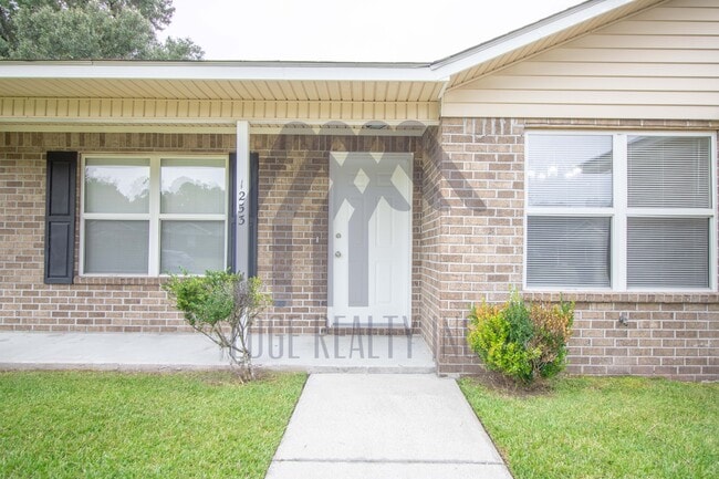 1253 Roberts Way