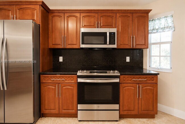 Photo - 754 NE 90th St Unidad 702
